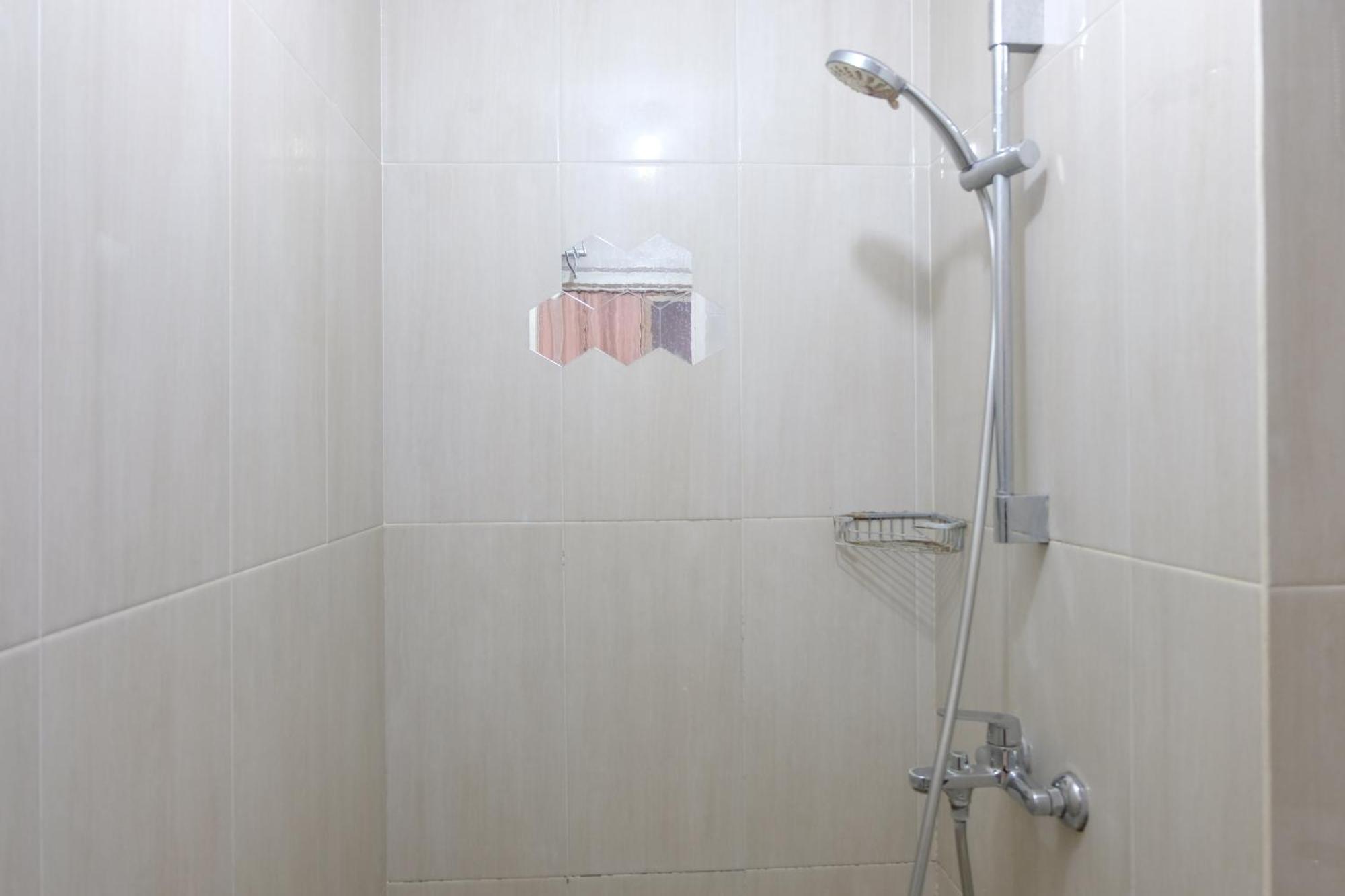 Apartemen Spacious With Extra At Grand Afrika By Travelio